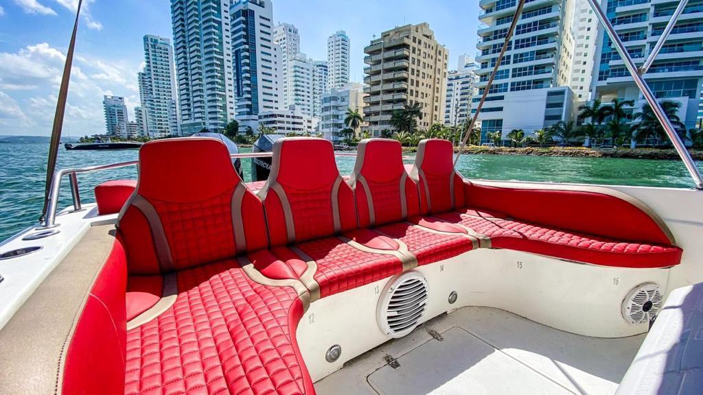 Lancha Deportiva 38 ft para 16 pax - Arrecife