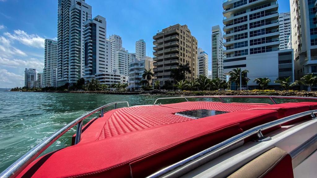 Lancha Deportiva 38 ft para 16 pax - Arrecife