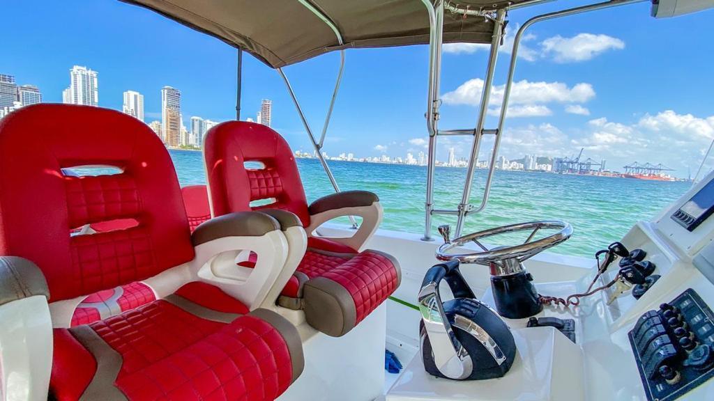 Lancha Deportiva 38 ft para 16 pax - Arrecife - Live Vacations Tours