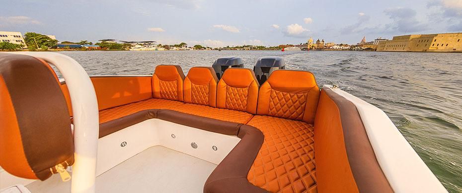 Lancha Privada – Makaira | Navega con libertad, estilo y confort por el Caribe colombiano