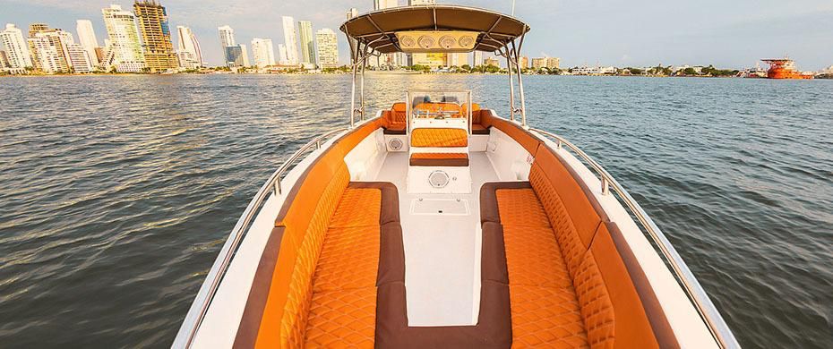 Lancha Privada – Makaira | Navega con libertad, estilo y confort por el Caribe colombiano