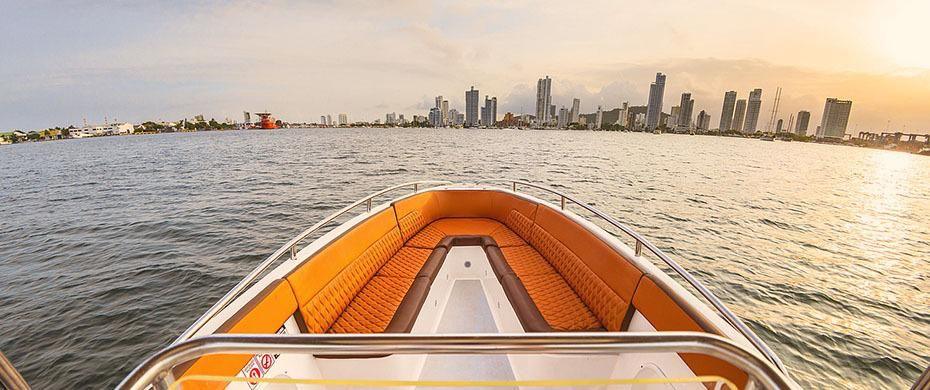 Lancha Privada – Makaira | Navega con libertad, estilo y confort por el Caribe colombiano - Live Vacations Tours