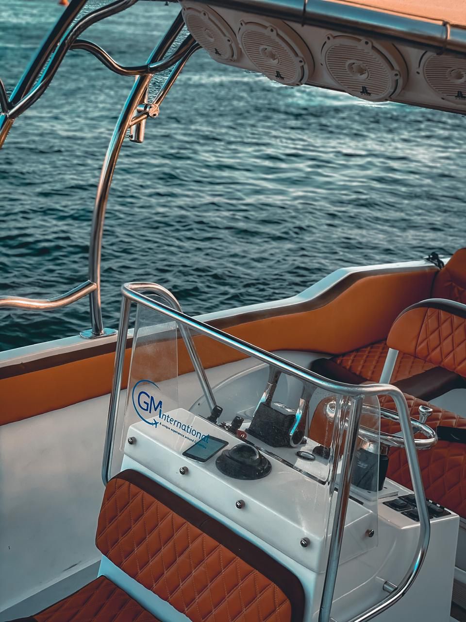 Lancha Privada – Makaira | Navega con libertad, estilo y confort por el Caribe colombiano