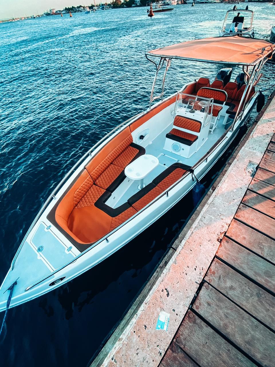 Lancha Privada – Makaira | Navega con libertad, estilo y confort por el Caribe colombiano