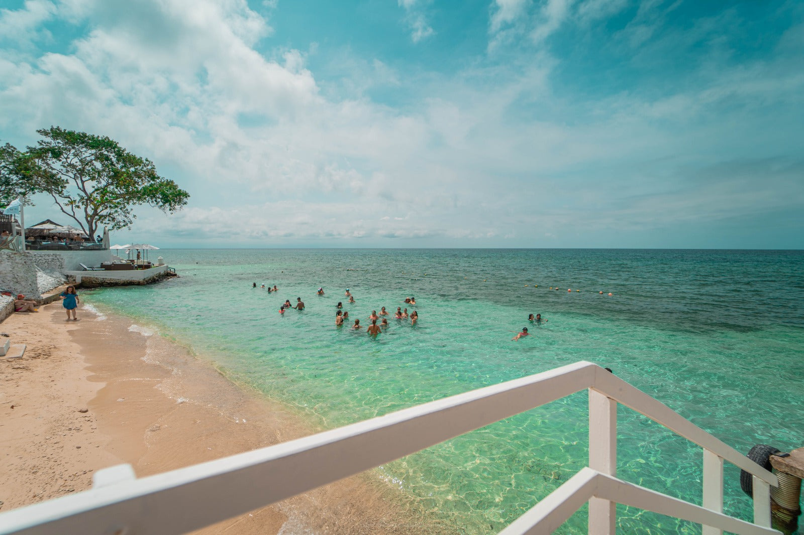Bora Bora Club - Rosario Island | Party, sun, and fun in the most vibrant paradise in the Colombian Caribbean.