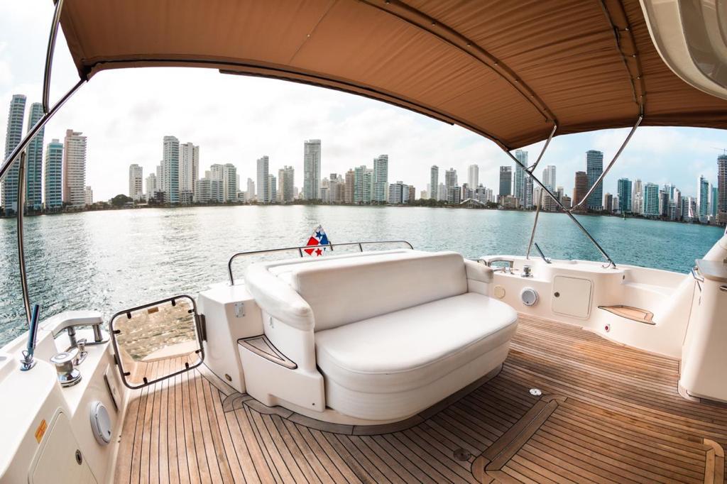 Yate Privado en Cartagena |  Tu día perfecto en el paraíso comienza a bordo