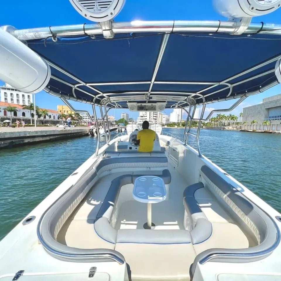 Lancha deportiva para 16 pax - 38 FT Mr Junior - Live Vacations Tours