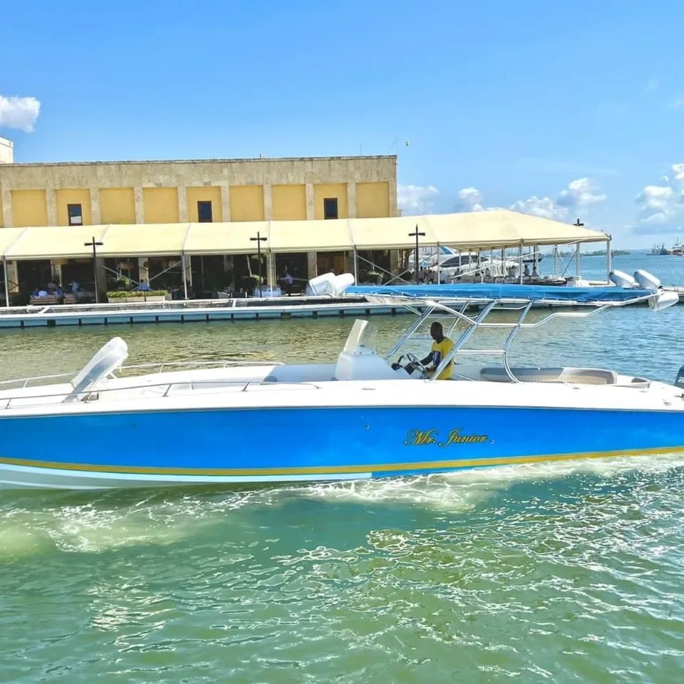 Lancha deportiva para 16 pax - 38 FT Mr Junior - Live Vacations Tours