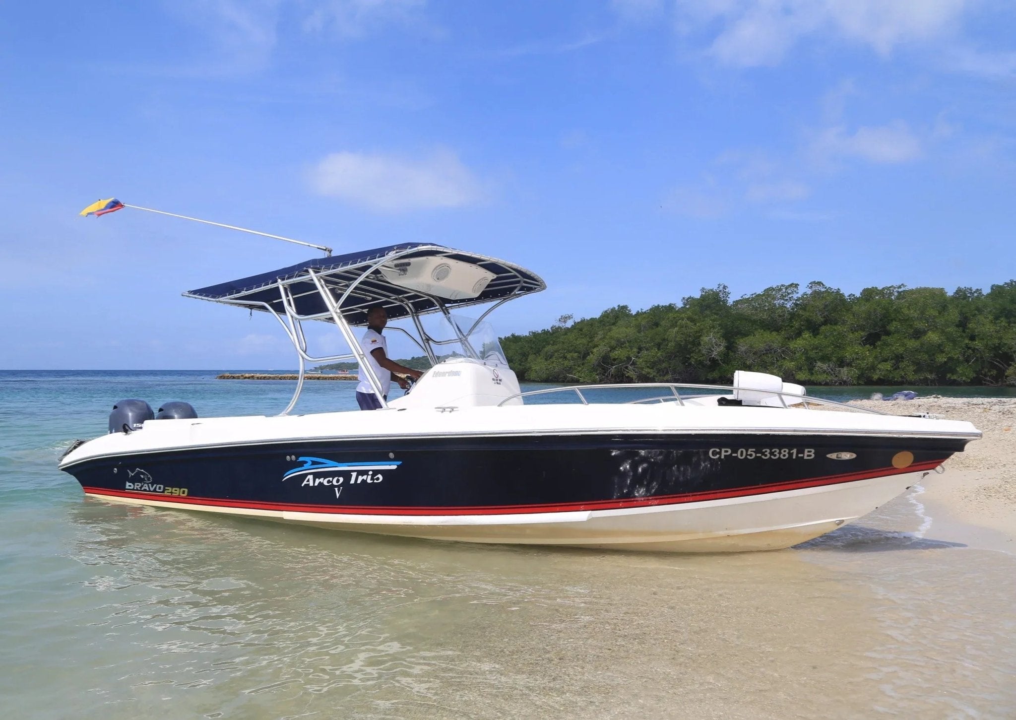 Lancha Deportiva 10 pax - 29FT - Live Vacations Tours