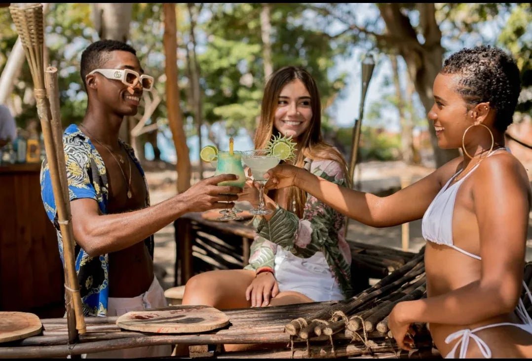 PA’UE Beach Lounge – Islas del Rosario | Lujo caribeño, naturaleza y diversión frente al mar - Live Vacations Tours