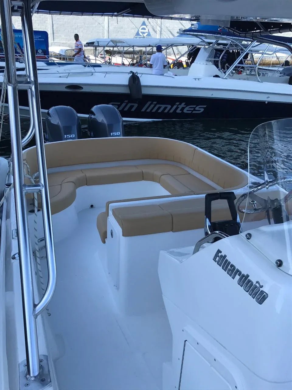 Lancha Deportiva 10 pax - 29FT - Live Vacations Tours