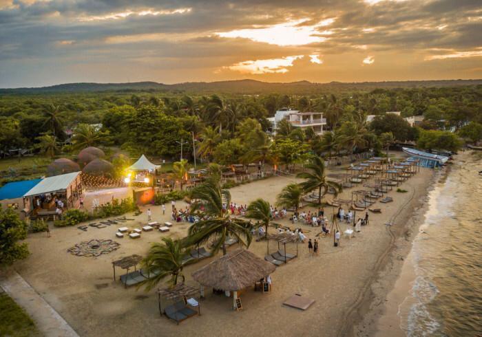 Fenix Beach - Isla de Tierra Bomba |Relájate, disfruta y desconéctate a solo 15 minutos de Cartagena - Live Vacations Tours