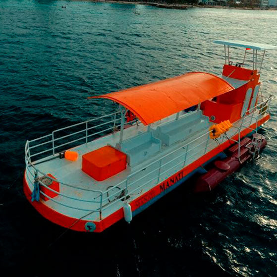 Manati Semi-Submarine - San Andres | Explore the underwater world without getting wet in a magical and safe experience.